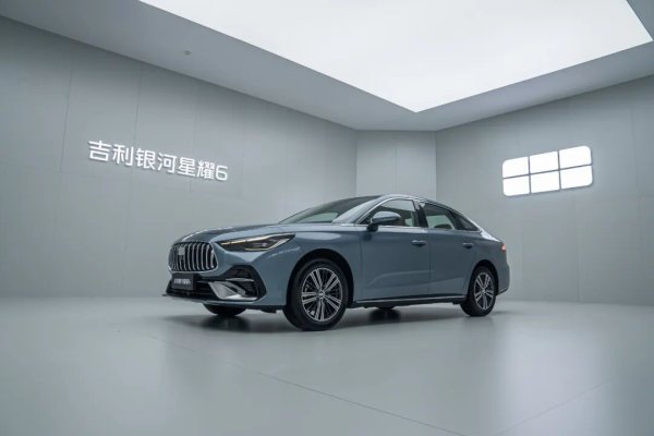 点搭网配资 10万内混动卷王！4米8车长 百公里不到3个油 吉利银河星耀6登场